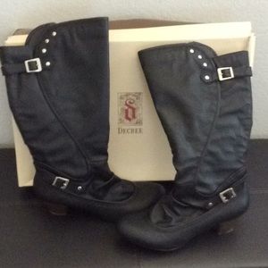 Women’s boots by Decree